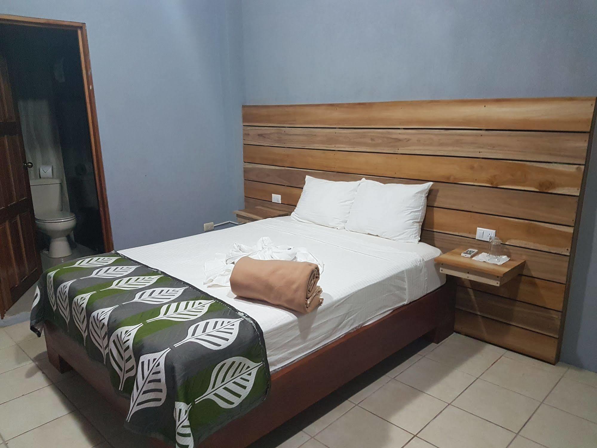 La Fortuna Downtown Hotel Boutique (Adults Only) ภายนอก รูปภาพ